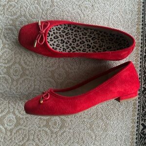 Women’s Red Flats